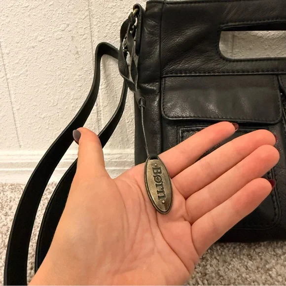 McCauley Cutout Crossbody Bag
Børn - Picture 2 of 7